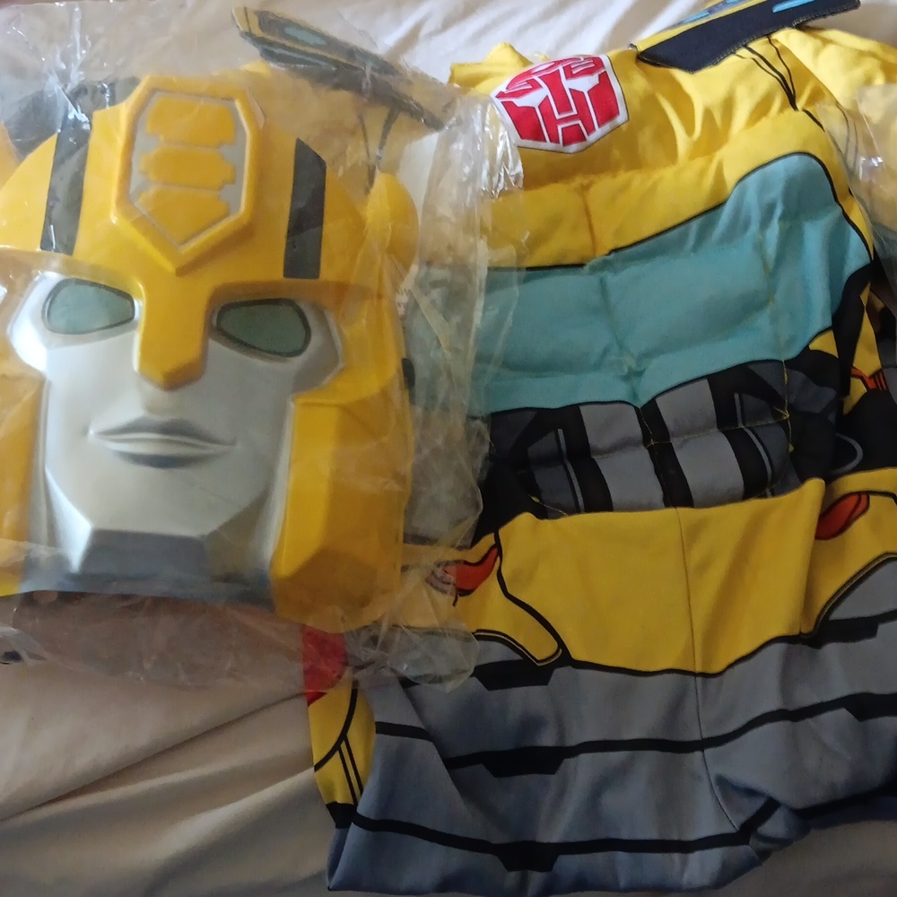 Transformers Bumblebee costume size 4-6 Boy